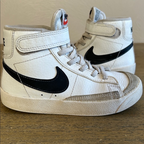 Nike Blazer Mid ‘77 Kids Shoes W/Fastening Strap. Size 12C . High-Top Sneakers. - Picture 4 of 9